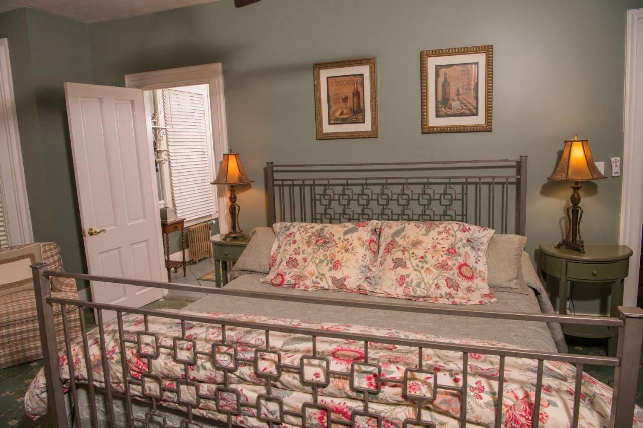 Grape Arbor Bed And Breakfast Норт-Ист Номер фото