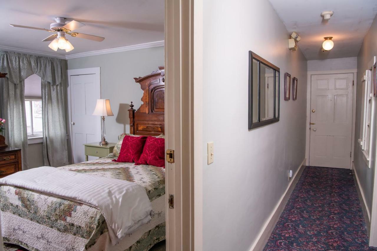 Grape Arbor Bed And Breakfast Норт-Ист Номер фото
